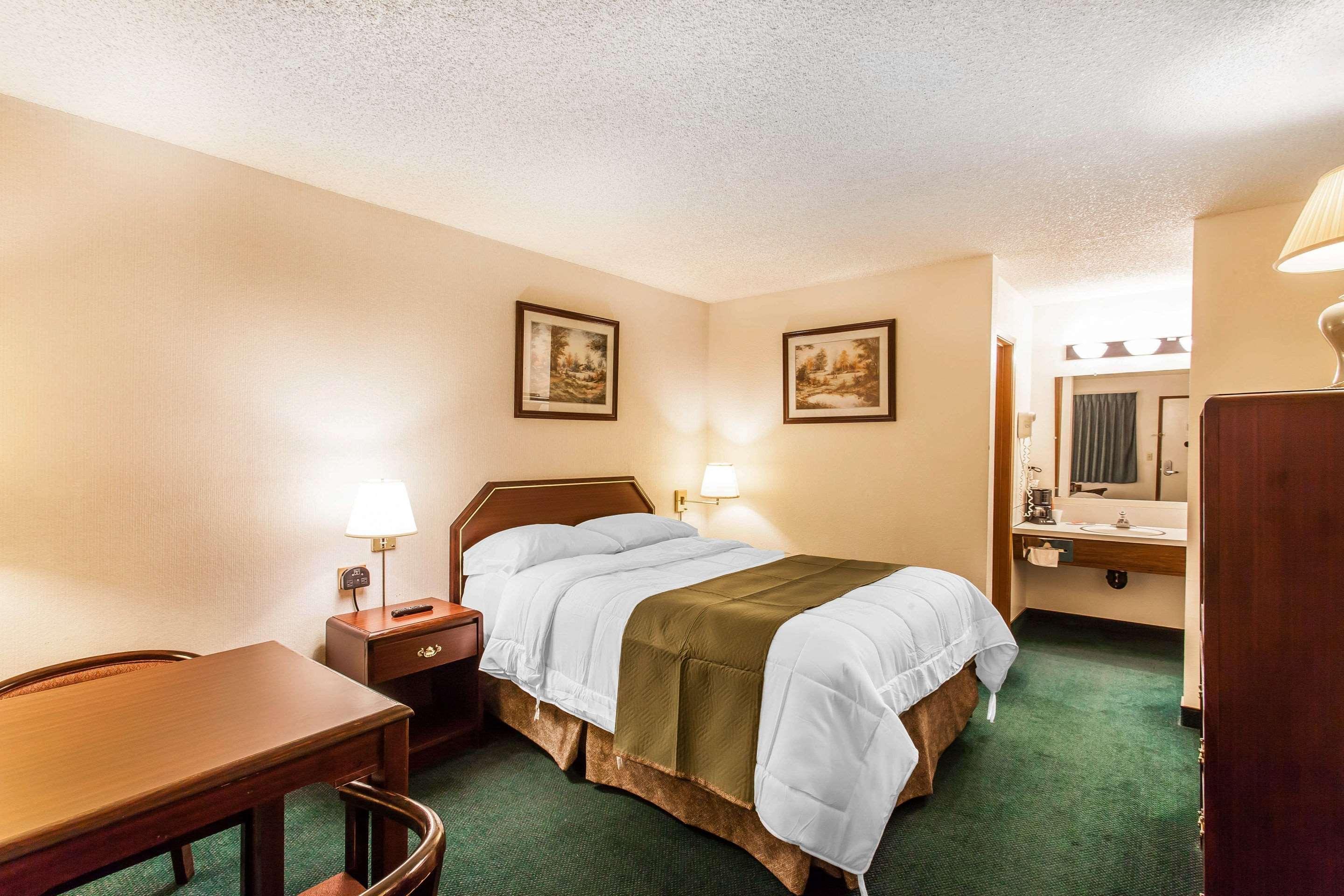 Econolodge Motel 2*