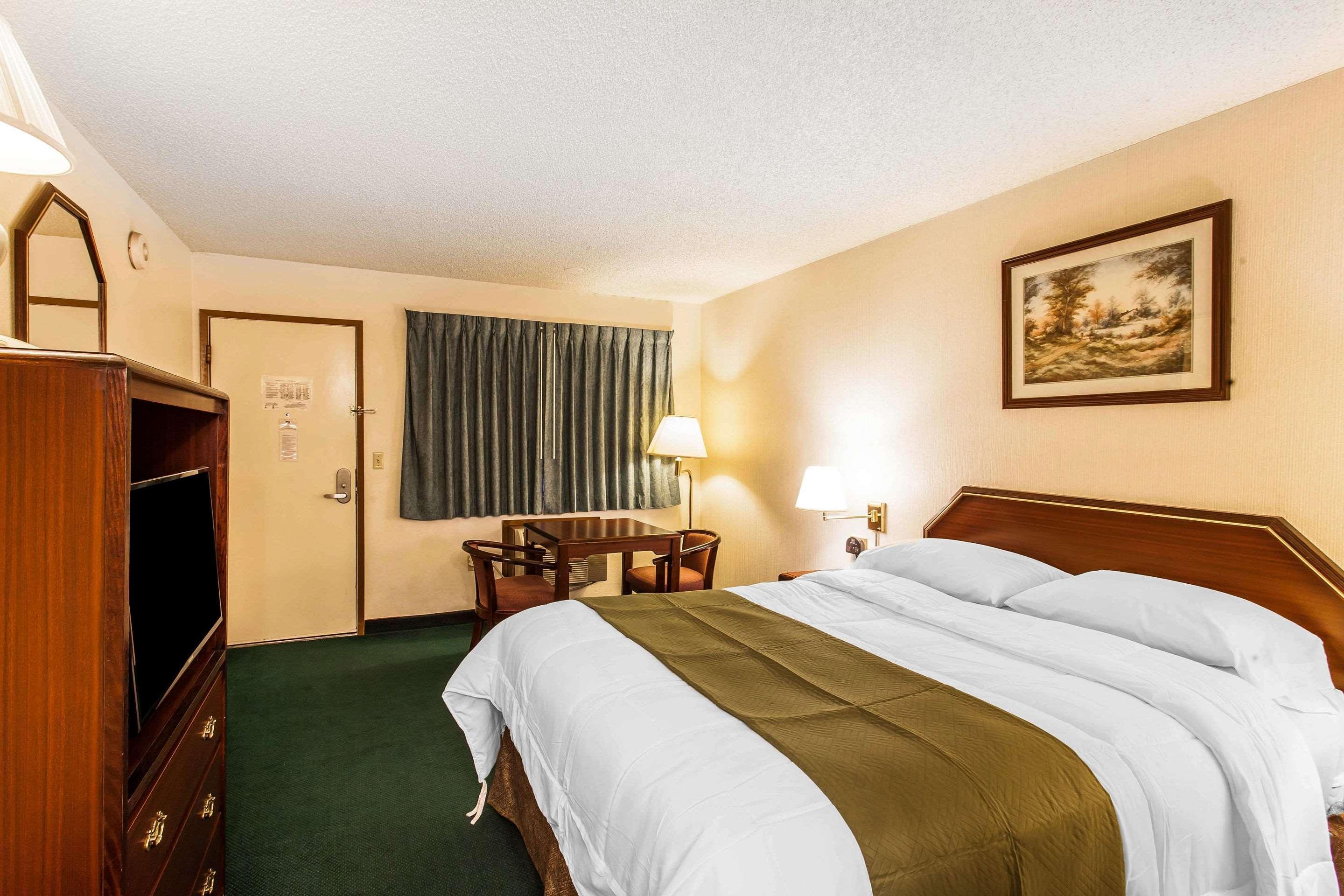 Econolodge Motel 2*