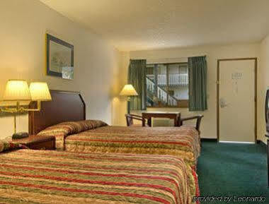 Econolodge Motel 2*